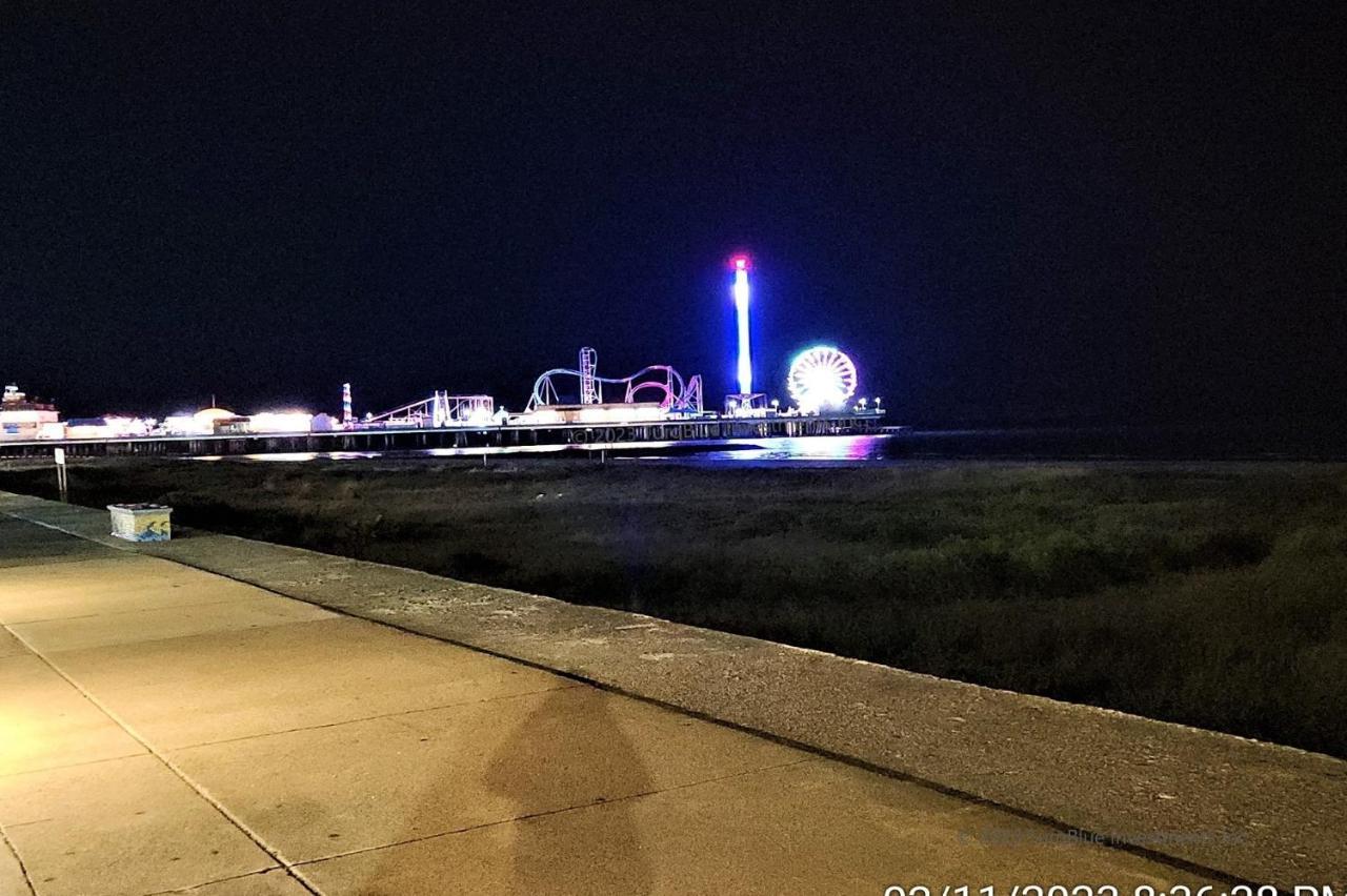 Casaazul: Beachfront Couples Retreat Near Pleasure Pier Galveston Exterior photo