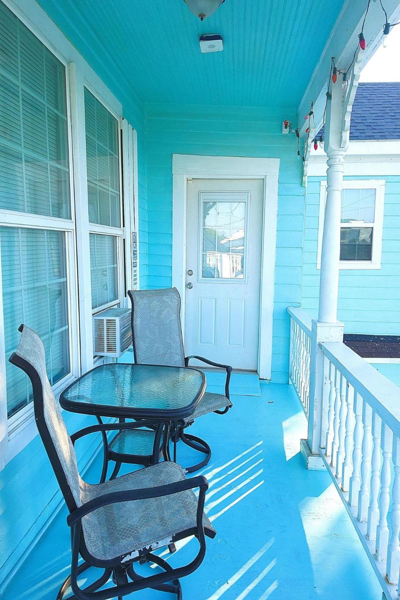Casaazul: Beachfront Couples Retreat Near Pleasure Pier Galveston Exterior photo